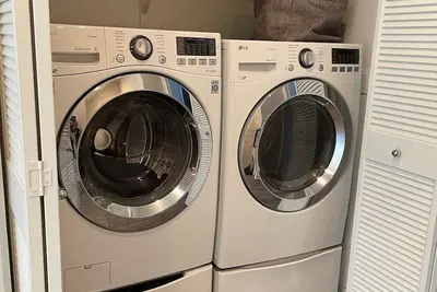 Image de Charming 3-bedroom townhome with Ac, WiFi close to beach