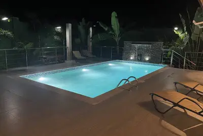 Image de villa luxueuse entierement equipée securisee avec piscine