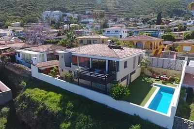Image de Chalet Exclusivo con Espectaculares Vistas al Teide y al Mar