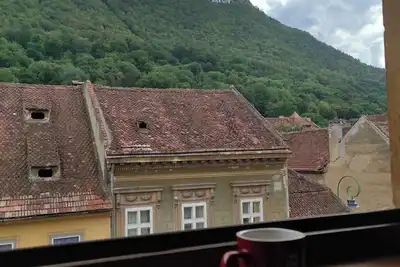 Image de Charming 2-Bedroom Mountain View Apartment in the Heart of Brasov’s Old Town