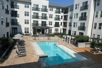 Image de Upscale 1-bedroom at the Domain