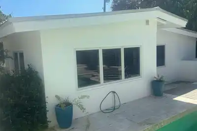 Image de Charming stand alone Guest House in Naples, 2 blks to beach, 336 1/2 2nd Ave N