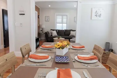 Image de Perfectly renovated 3-bedroom house in Randolph with many amenities