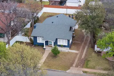 Image de Ten33 | Luxe Sayles District Experience, King Bed!