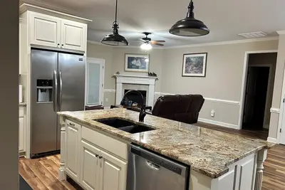 Charming 4-bedroom farm house retreat where luxury meets nature in Smithfield.