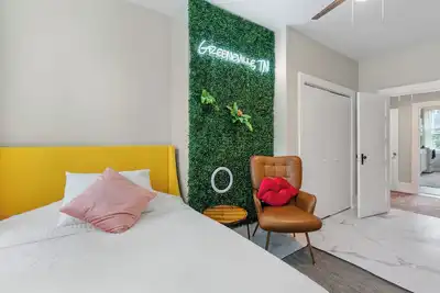 Image de Downtown Overlook Spacious4-bed apt w WiFi, arcade, kitchen in Greeneville