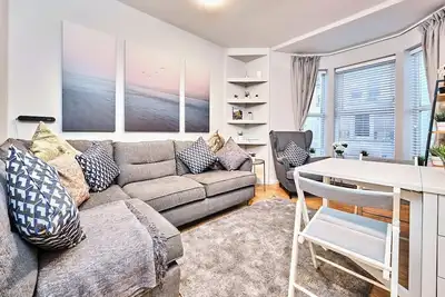Image de Princess Yellow 2 ~ Superb Location and Comfy Base!
