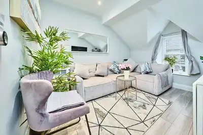 Image de Princess Yellow 3 ~ Stylish Penthouse in Prime Hub