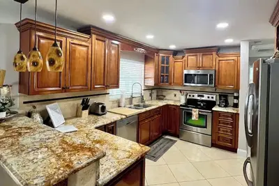 Image de Charming Kenneth City Getaway with Hot Tub, Outdoor Bbq, and Spacious Patio!