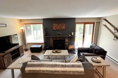 Image de Riverfront Mountainside Retreat- 3 minutes to Loon Mountain!