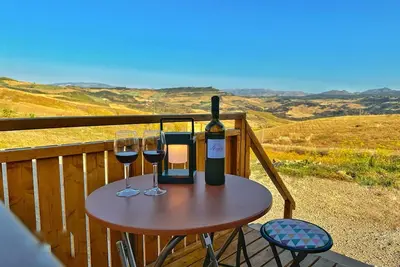 Image de Nature lovers escape on an eco-friendly vineyard