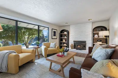 Image de Professionally designed & furnished 4-bedroom house in Mt Vista, Ridgefield