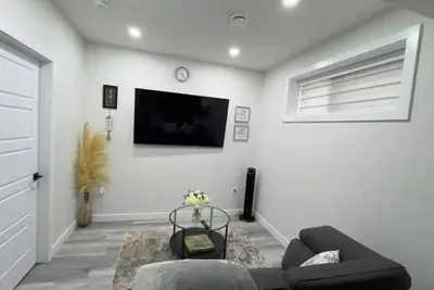 Image de Cozy two (2) bedroom basement suite for your comfort with family & friends.