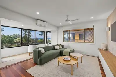 Image de Sophisticated 2-Bed Steps Away From Bilinga Beach