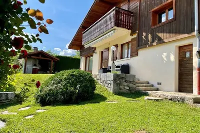 Image de Chalet Arve Passy avec des vues magnifiques et un jardin bucolique
