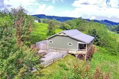 Image de Lazy Bear Lodge-Open for Bookings! Hot Tub, Fire Pit, Wifi, Pets Considered