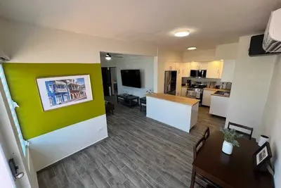 Image de Newly renovated 2-bed, 2-full bath condo with large pool, minutes from the beach