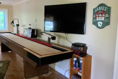 Image de Waterfront 2-bedroom  house with high speed internet 20 minutes from Mahone Bay.