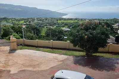 Image de Mansion in a rural setting with views of mountains and sea. Very peaceful safe