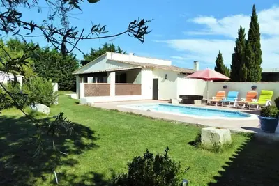 Image de Maison de vacances de plain-pied avec piscine