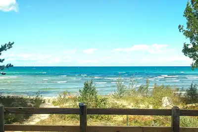 Image de Waterfront - Secluded, Sandy and Scenic on 2 Acres for up to 12 People