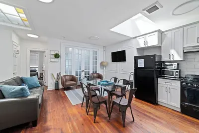 Image de Spacious 4-bedroom house in vibrant Brooklyn with WiFi and Ac