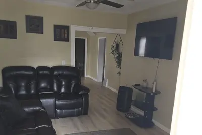 Image de Charming 3-bedroom house with fitness room, and jacuzzi andWiFi in Lorain