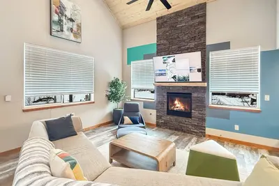 Image de New cabin with mountain views - 5 miles from Mt. Rainier National Park entrance.