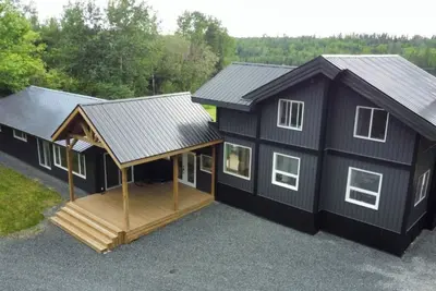 Image de Water Front oasis with Guest cabin and private dock