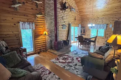 Image de Minutes from Lake of The Woods, on Rainy River beautiful year round home!