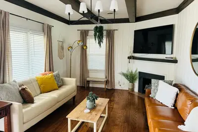 Image de Spacious 4-bedroom house in Great Bend, Ks with, Backyard Deck, Ping Pong Table