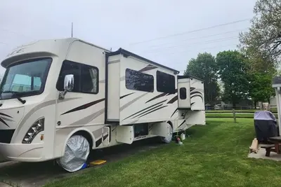 Image de Cozy Rv with Ac and WiFi in Serene Pierceton Yogi Bear Jellystone Park