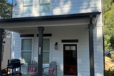 Image de Beautiful 4-bedroom 4. 5 bath Condo Less than 2 miles from Campus and the Square