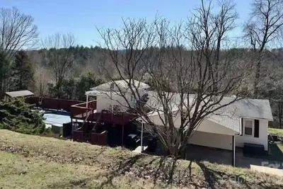 Image de Our Quaint Serene mountain getaway