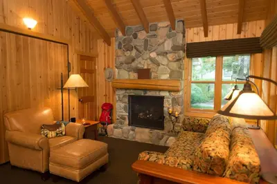 Image de Patterson Lake Cabin Loft Suite - 2 Queen/1 Twin
