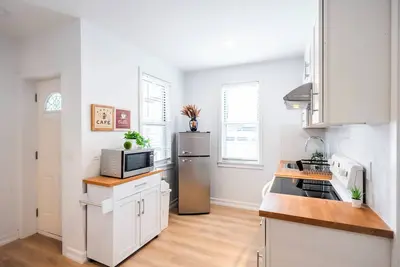 Image de Brand New! Luxury 2br 2ba/Patio! Courtyard/Parking