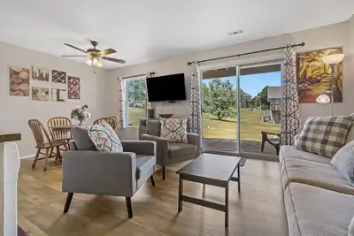 Image de Branson Fall Creek Retreat w/ Deck Views!