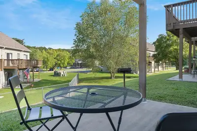 Image de Fall Creek Abby in the Ozarks | Year-round fishing