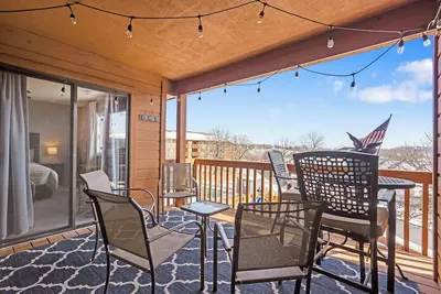 Image de Poolside Oasis at the Pointe – 2br Condo Minutes From Table Rock Lake