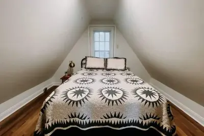 Image de 2 Bed, 1 Bath A-Frame Cabin by Cave Run Lake\n\n