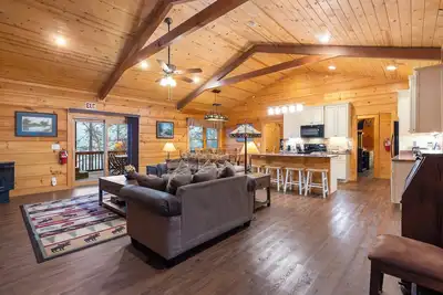 Image de Teal’s Treasure – Secluded Lakeside Cabin for 8!