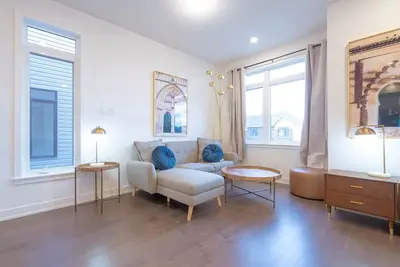 Image de 2 Room Modern Home in Findlay Creek!