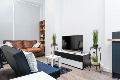 Image de Deluxe Apartment In City Centre W/Outdoor dining and games area.