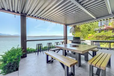 Image de Bayfront Home w/ Private Beach in Poulsbo!