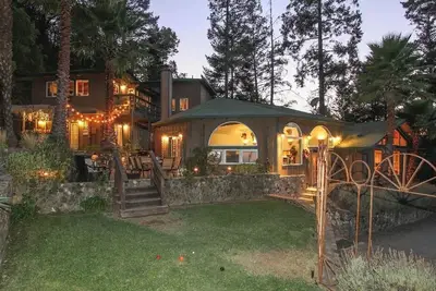 Image de Alexander Valley Lodge w/ Pool, Hot tub, Waterfall, Pool table and Tiki Bar