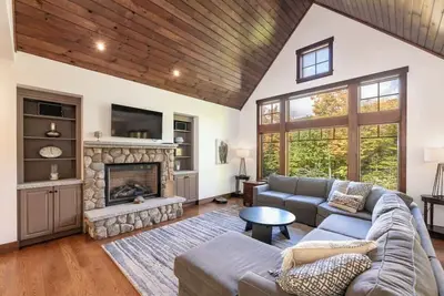 Image de Ski, Sip, Stay - The Apres Chalet