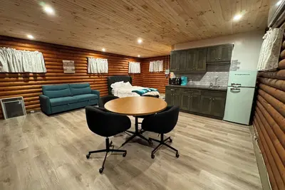 Image de Cozy log cabin with Ac and WiFi in quiet countryside and awesome night sky views