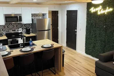 Image de Charming Apartment located in Historic Brunswick; Family and Pet Friendly!