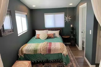 Image de Granada - Adorable, Chic Studio Apt Biltmore Area\n\n