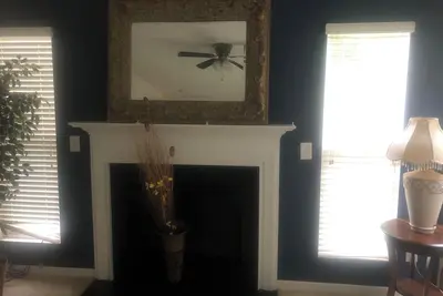 Image de Entire home furnished 4-bedroom close to Duke & Rdu